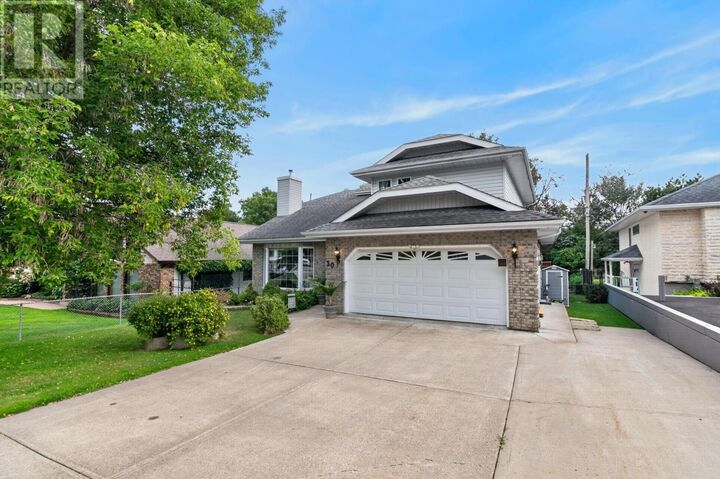 Property Photo: 30 Sandstone Place ON P9N 4E3