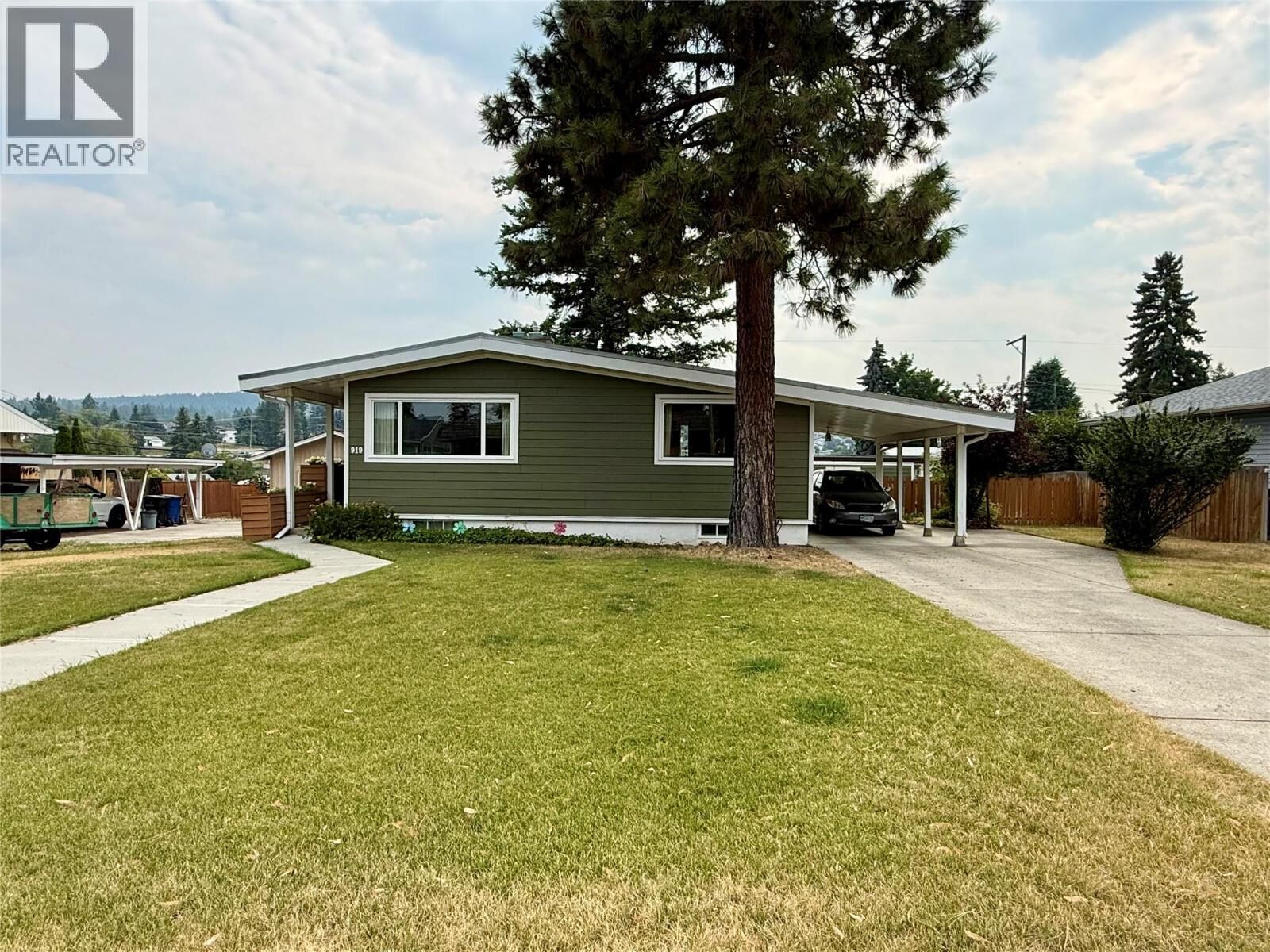 Property Photo:  919 9th Street South  BC V1C 1R8 