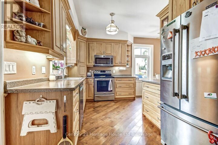 Property Photo:  166 Dundas Street West  ON N0M 2M0 
