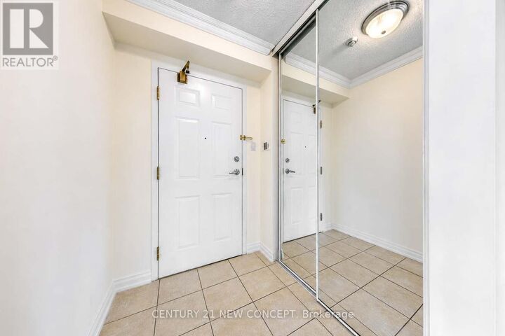 Property Photo: 250 Webb Drive 604 ON L5B 3Z4