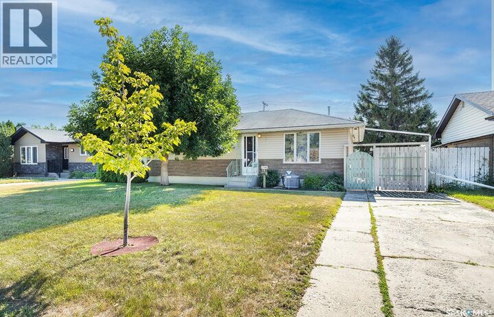 Property Photo: 1706 Ruth Street E SK S7J 0L9