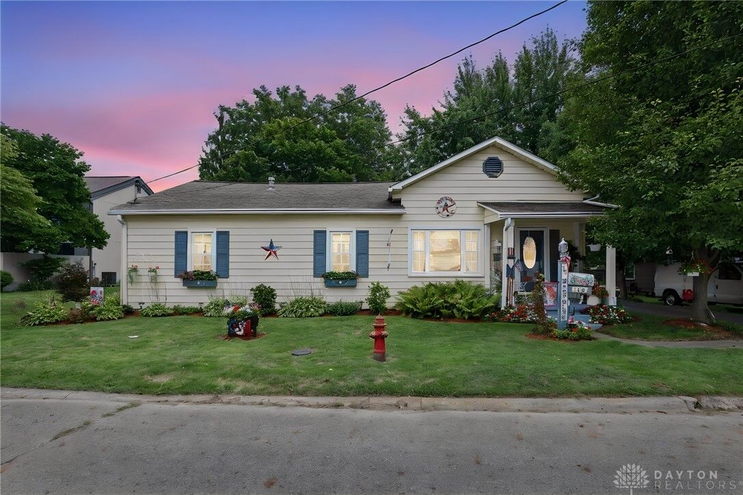 Property Photo:  166 New Hampshire Avenue  OH 43140 