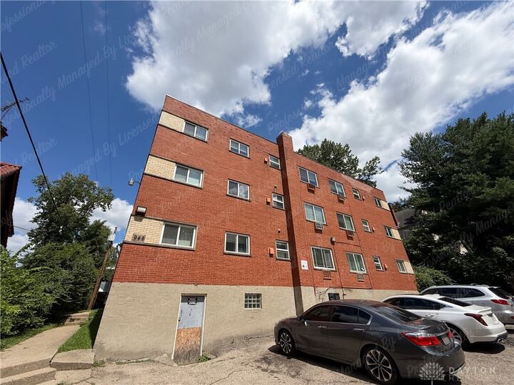 Property Photo: 946 Burton Avenue 10 OH 45229