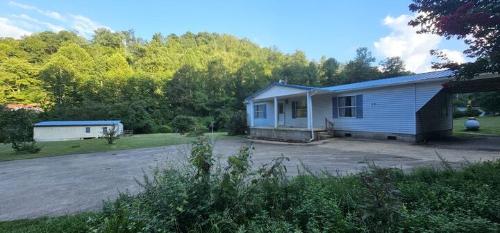Property Photo:  207 Amber Lane  KY 41264 