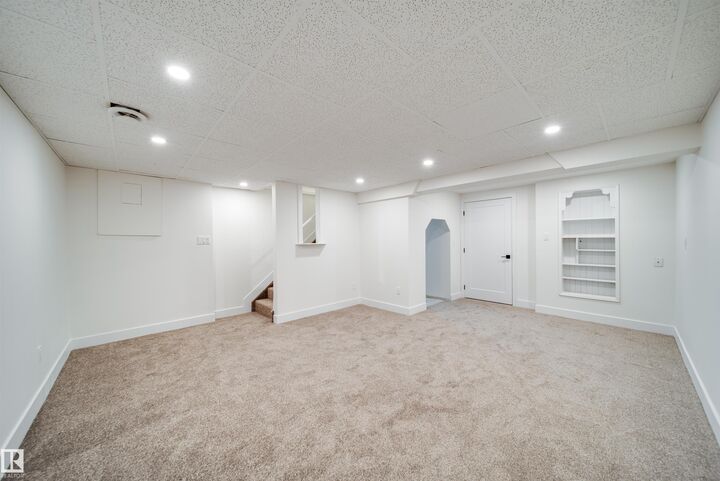 Property Photo: 14511 52 Street NW 18 AB T5A 4M6