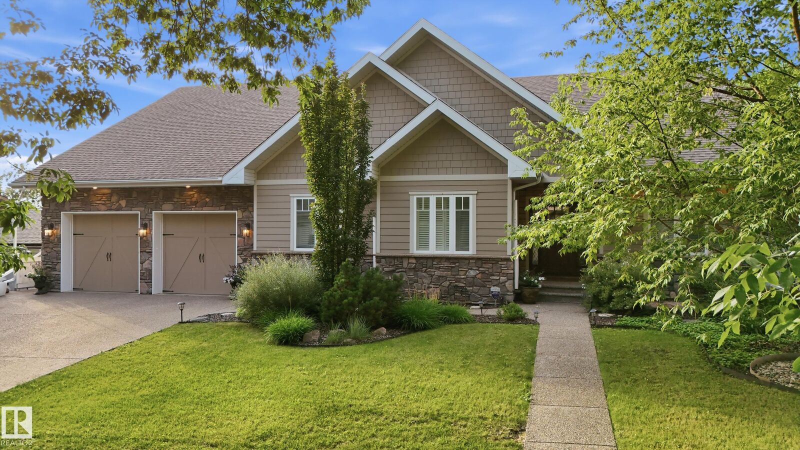 Property Photo: 13 Sylvan Drive AB T8N 0G7
