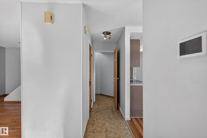 Property Photo: 23 Willowdale Place NW AB T5T 1Z4