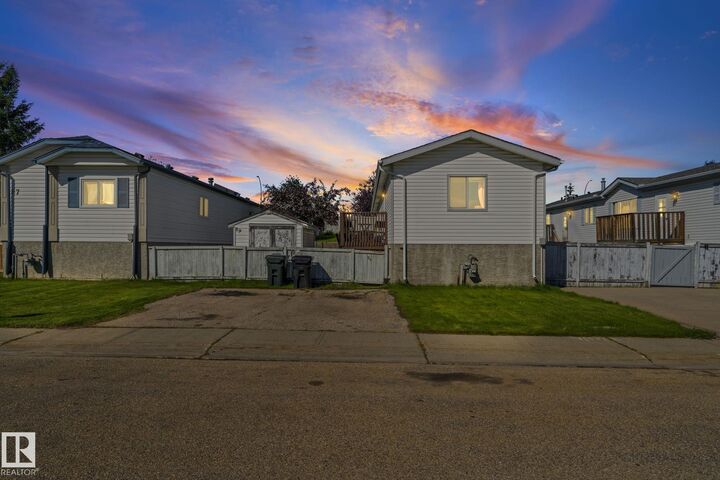 89 Springfield Crescent — photo 1