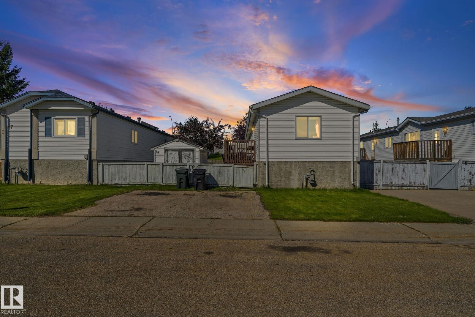 Property Photo:  89 Springfield Crescent  AB T7X 3H9 