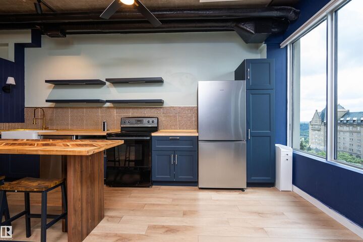 Property Photo:  10024 Jasper Avenue NW 913  AB T5J 1R9 