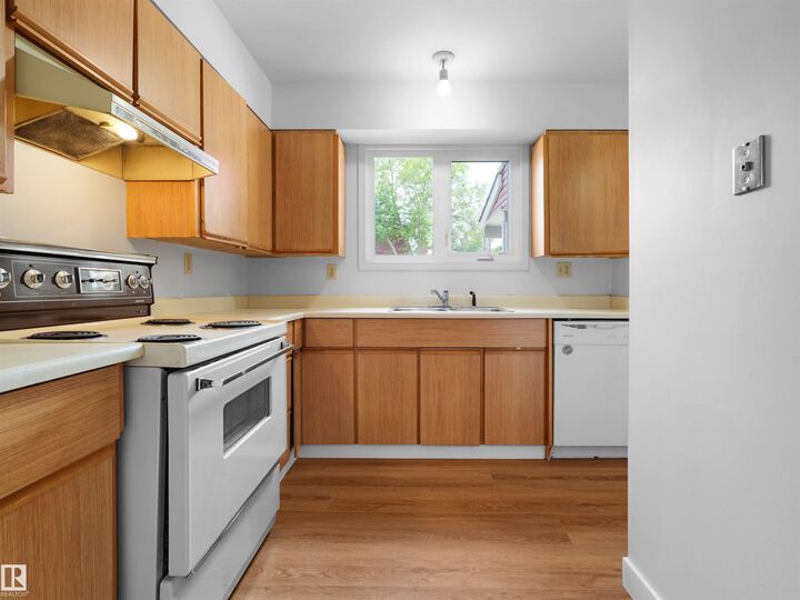 Property Photo:  1904 48 Street NW 50  AB T6L 5H3 