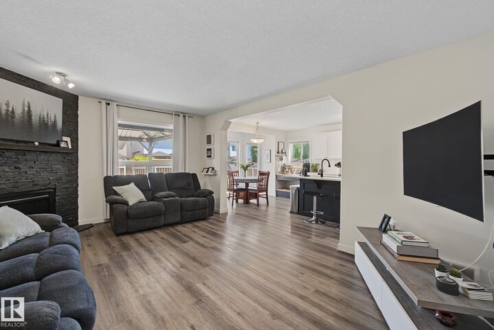 Property Photo: 172 Galloway Wynd AB T8L 0B9