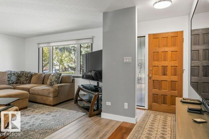Property Photo:  5 Gillian Crescent  AB T8N 0V9 