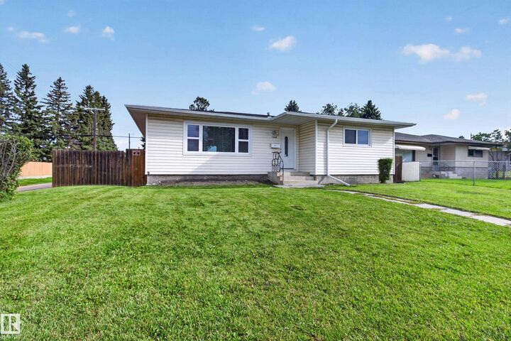 Property Photo:  7108 90 Avenue NW  AB T6B 0P4 