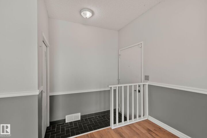 Property Photo: 5111 40 Avenue NW AB T6L 1B3