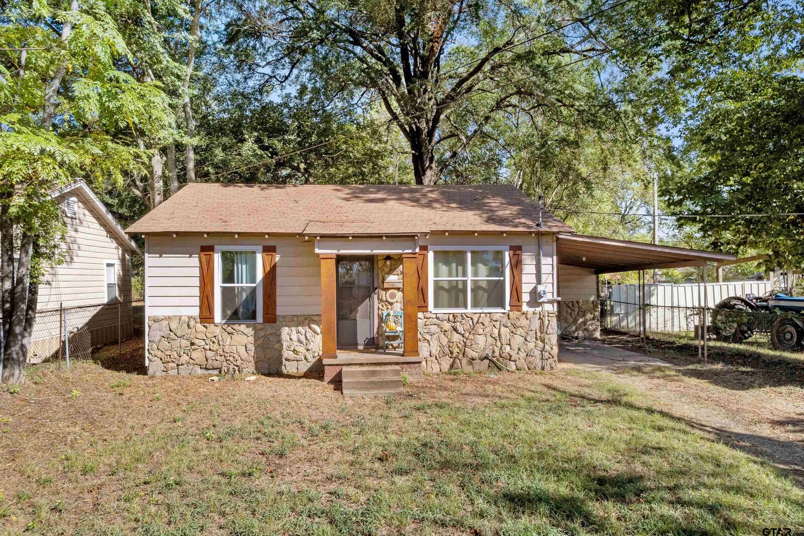 Property Photo:  1306 W 10th Street  TX 75455 