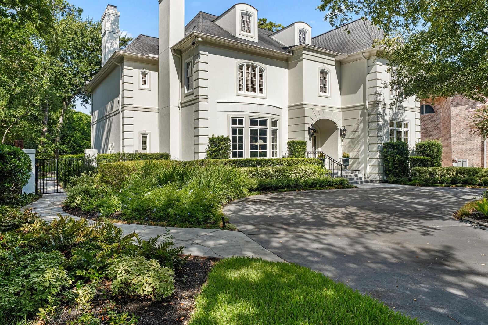Property Photo:  914 Huntington Cove  TX 77063 
