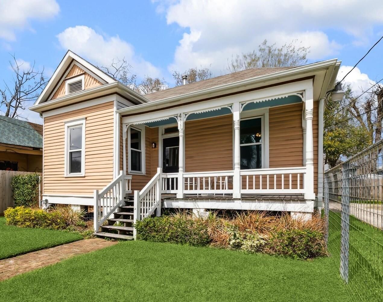 Property Photo:  411 Marie Street  TX 77009 