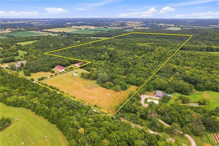 Property Photo:  30405 Oak Grove Road  KS 66071 