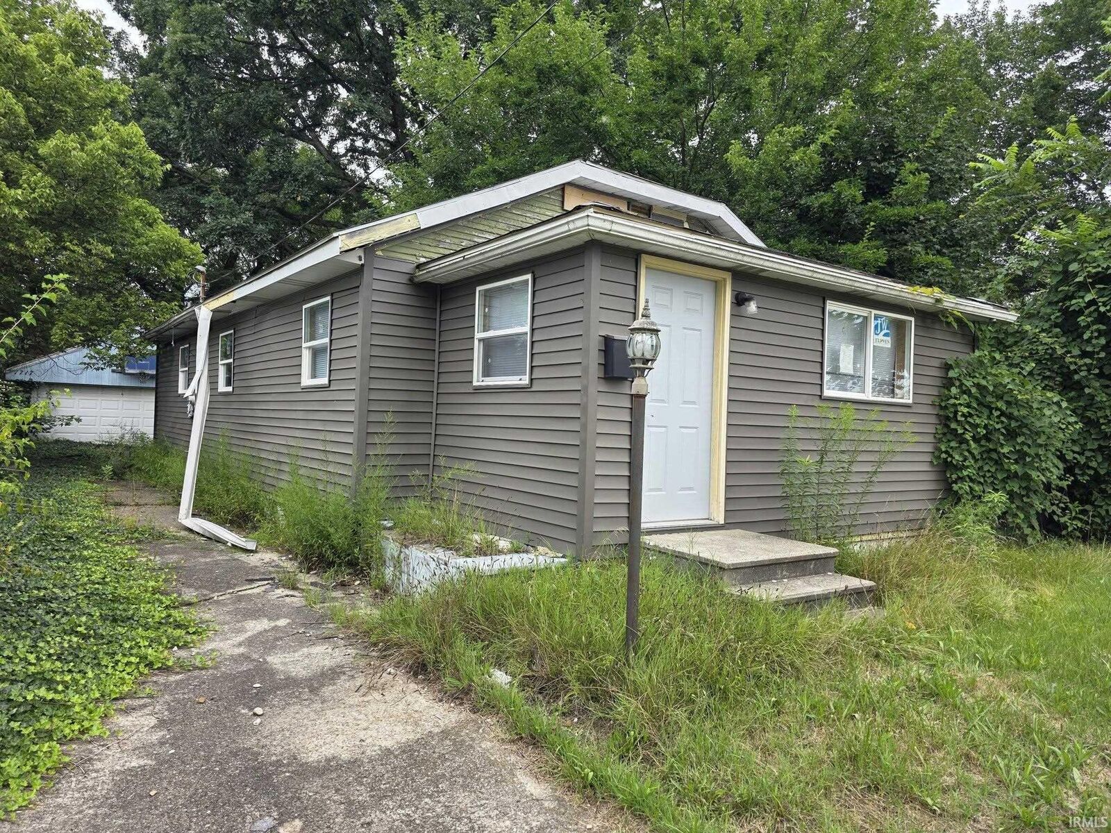 Property Photo:  1717 Robinson Street  IN 46613 