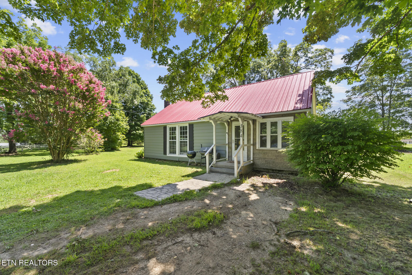 Property Photo:  384 Woodlee St  TN 38585 