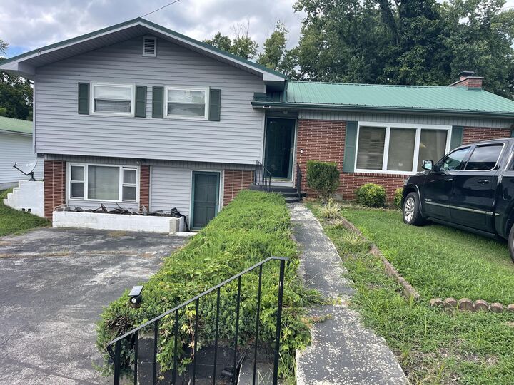 Property Photo:  1102 W Chester Avenue  KY 40965 