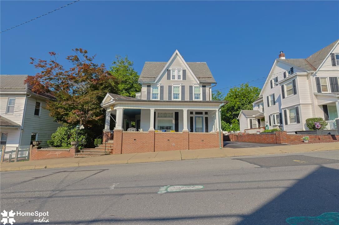 Property Photo:  107 N Robinson Avenue  PA 18072 