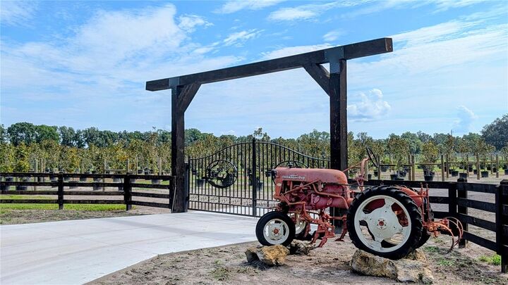 Property Photo: 610 N Hollandtown Road FL 33873
