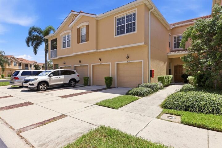 Property Photo: 3717 Parkridge Circle 6-102 FL 34243
