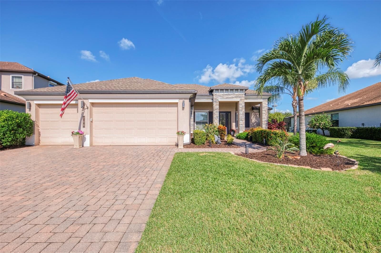 Property Photo: 708 Rosemary Circle FL 34212