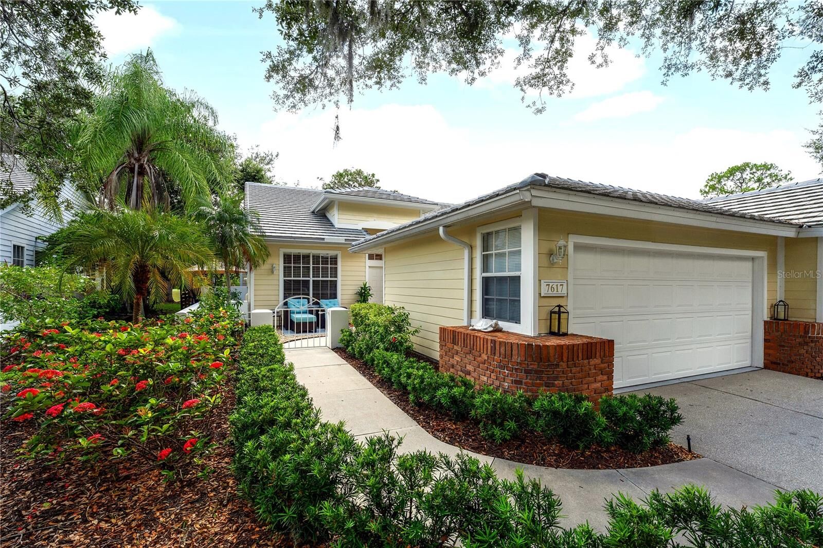 Property Photo: 7617 Whitebridge Glen FL 34201