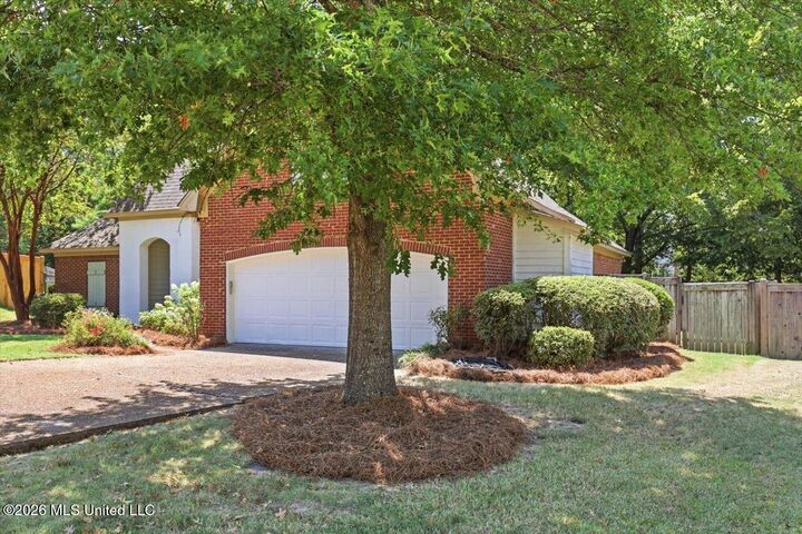 Property Photo:  100 Savoy Park  MS 39110 