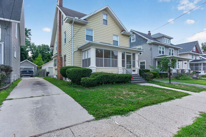 Property Photo:  605 Harwood Street  MI 49203 