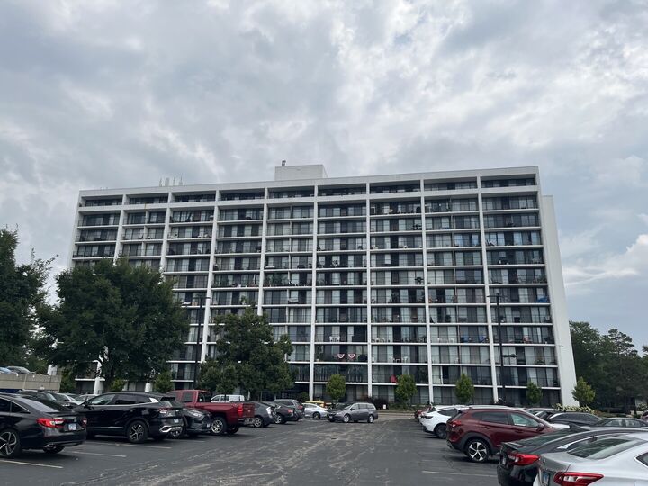 Property Photo: 2005 S Finley Road 204 IL 60148