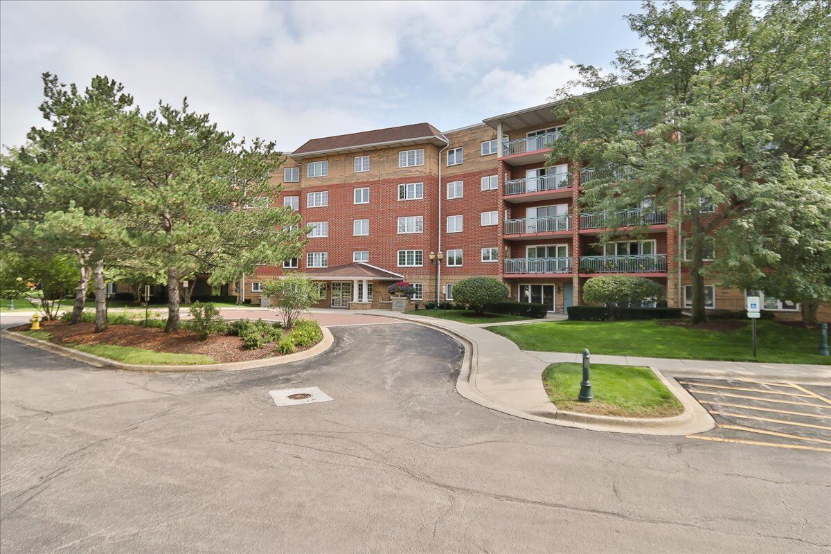 Property Photo: 740 Creekside Drive 501 IL 60056