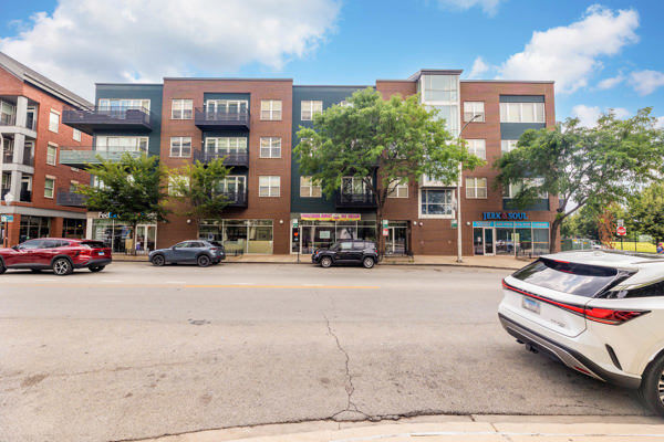 Property Photo:  17 W 35th Street 304  IL 60616 