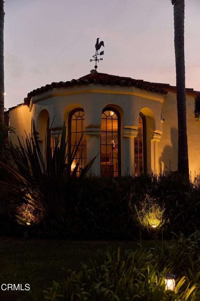 Property Photo:  913 Burnside Avenue  CA 90036 