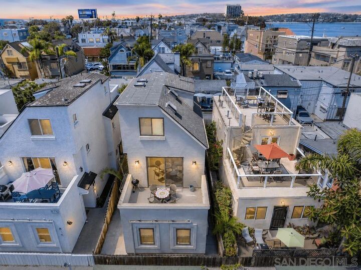 Property Photo:  818 Queenstown Court  CA 92109 