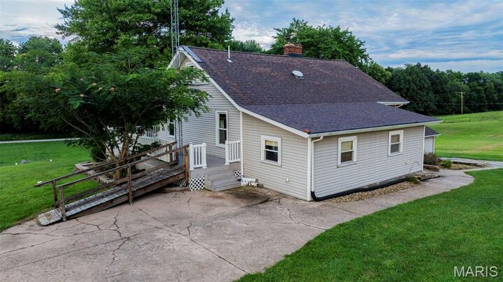 Property Photo: 25159 E County Line Road IL 62572