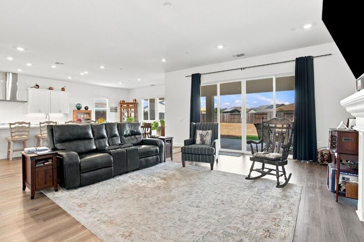 Property Photo: 5090 Royal Lily Avenue CA 95747