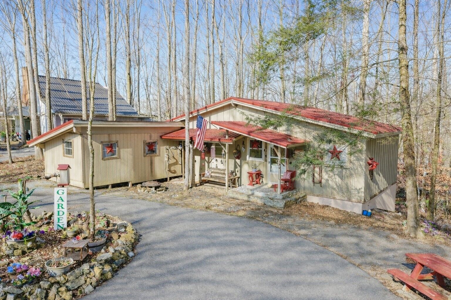 Property Photo: 605 Holiday Haven Dr TN 37166