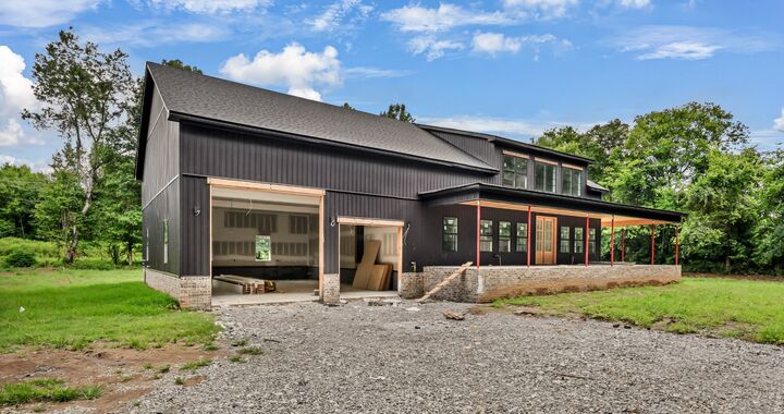 Property Photo:  1046 Indian Creek Rd  TN 37051 