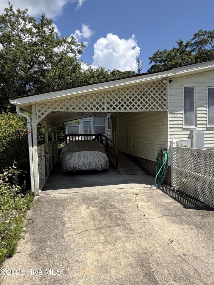 Property Photo: 606 Galley Court NC 28443