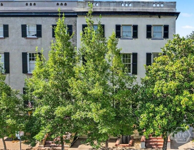 Property Photo: 25 W Perry Street GA 31401