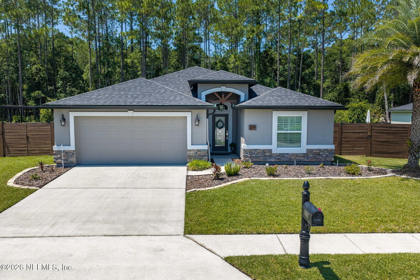 Property Photo: 209 E New England Drive FL 32033
