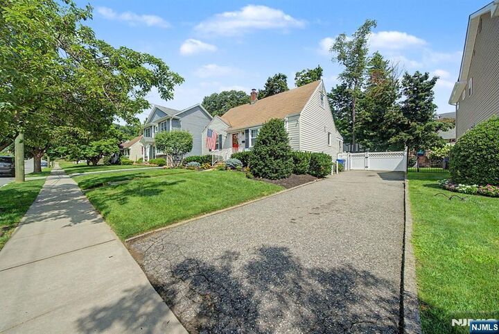 Property Photo:  91 Lynwood Road  NJ 07044 