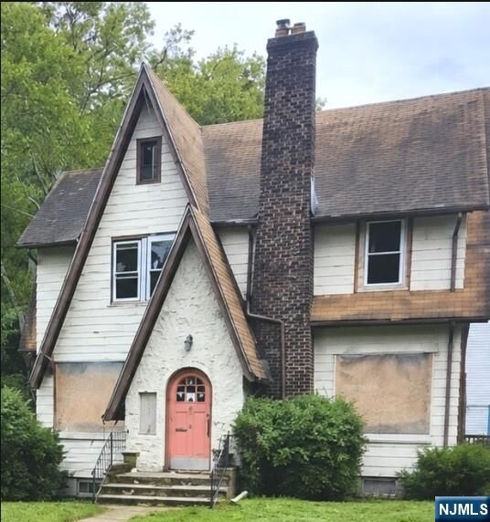 Property Photo:  52 Hillside  NJ 07052 