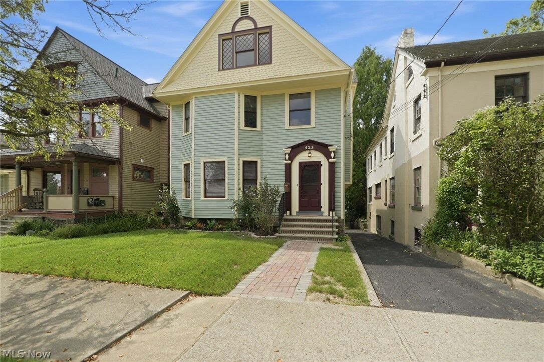 Property Photo: 425 West Avenue OH 44035