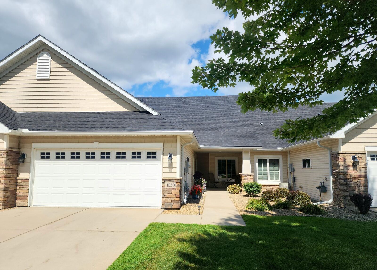 Property Photo:  1050 Woodland Drive  MN 55033 