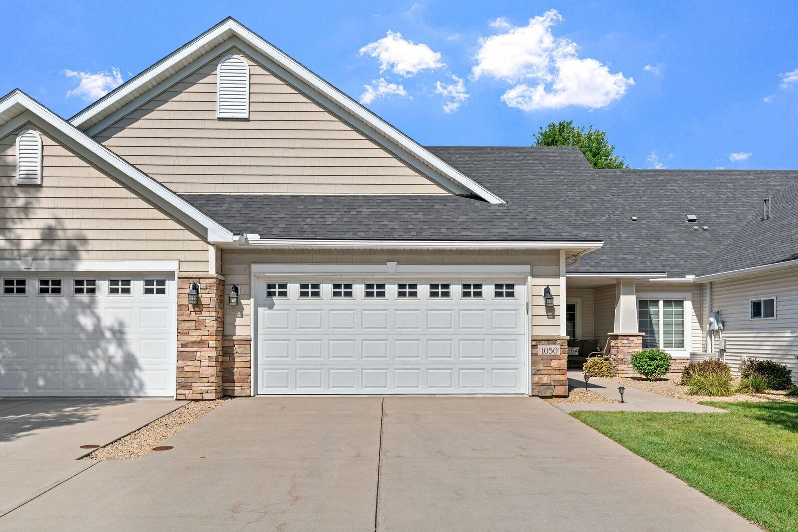Property Photo:  1050 Woodland Drive  MN 55033 